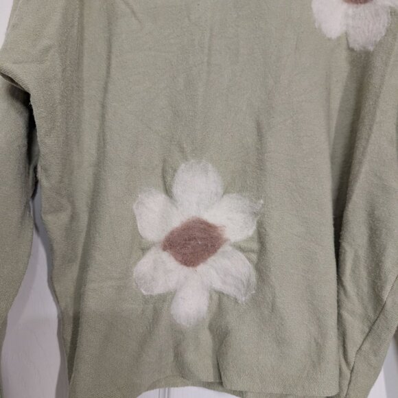 Aaeda Floral Sweater Womens Size Medium Green Boho Cottage Knit Oversized V Neck - Picture 3 of 9